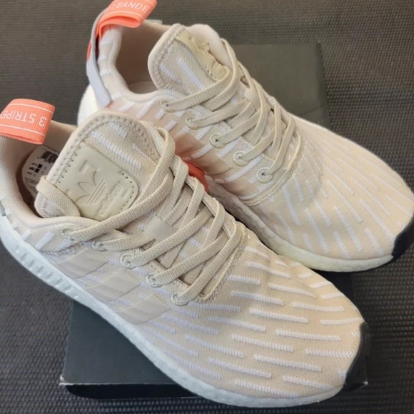 Womens ADIDAS NMD R2 W Light Peach Running Trainers BA7260 sz 7 - Picture 2 of 3